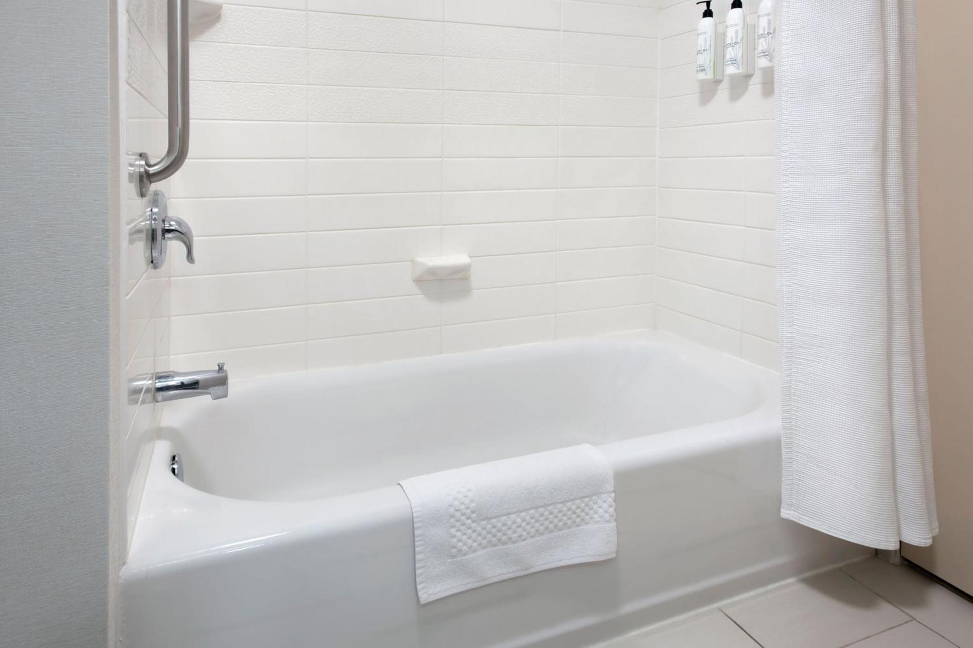 Fairfield Inn & Suites By Marriott Watertown Thousand Islands Екстер'єр фото